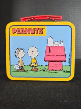 Peanuts Small Metal Lunchbox With Linus, Charlie Brown & Snoopy With Red Handle